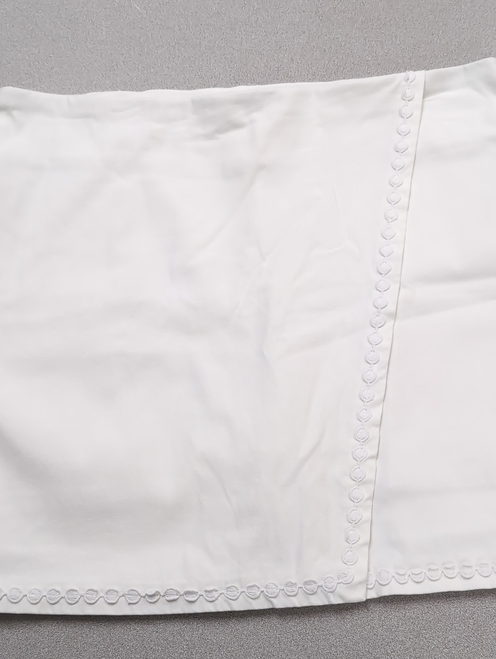 crown & ivy White Embroidered Hem Skort